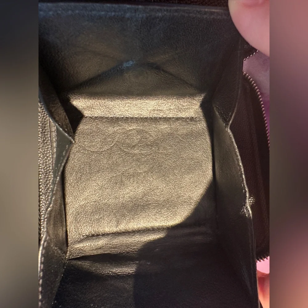 Vintage Yves Saint Laurent Men’a Wallet (EUC; Black)